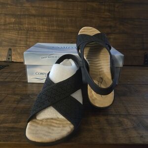 Easy Street Women's Black Sandals